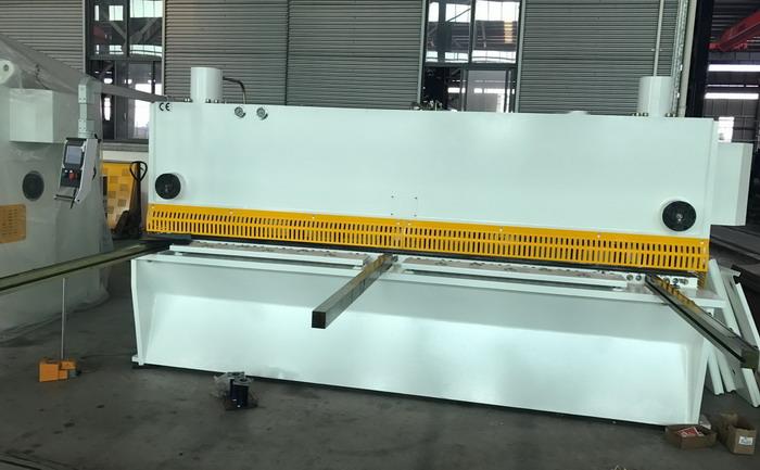 China Yawei made 3m 6mm sheet metal CNC VR Guillotine shears manufactures